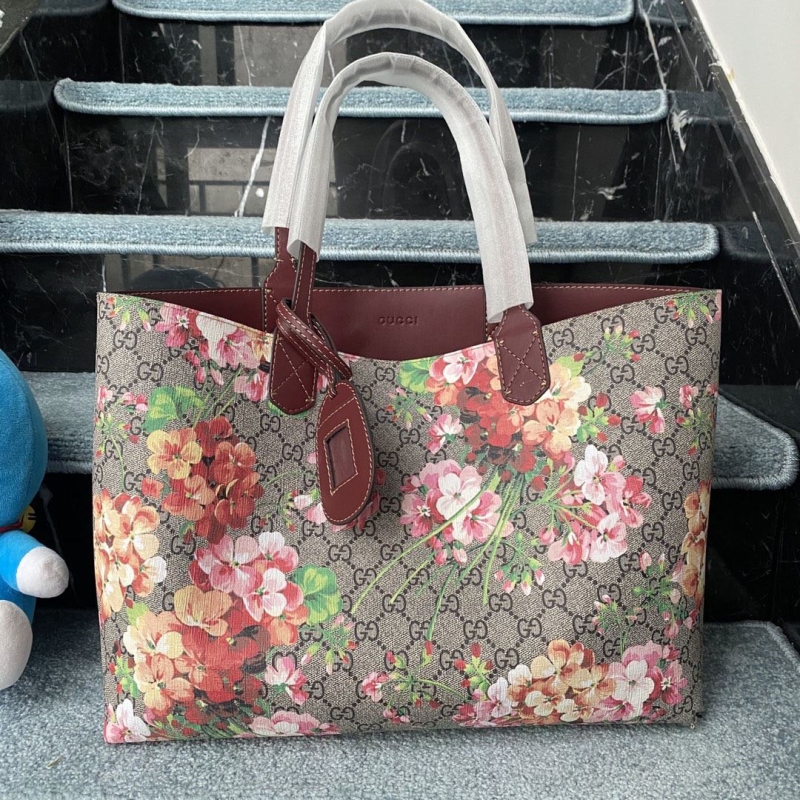 G*u*i shopping bags